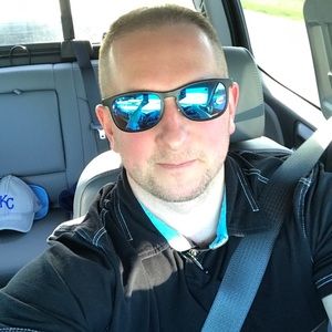 Meet your Posher, Adam